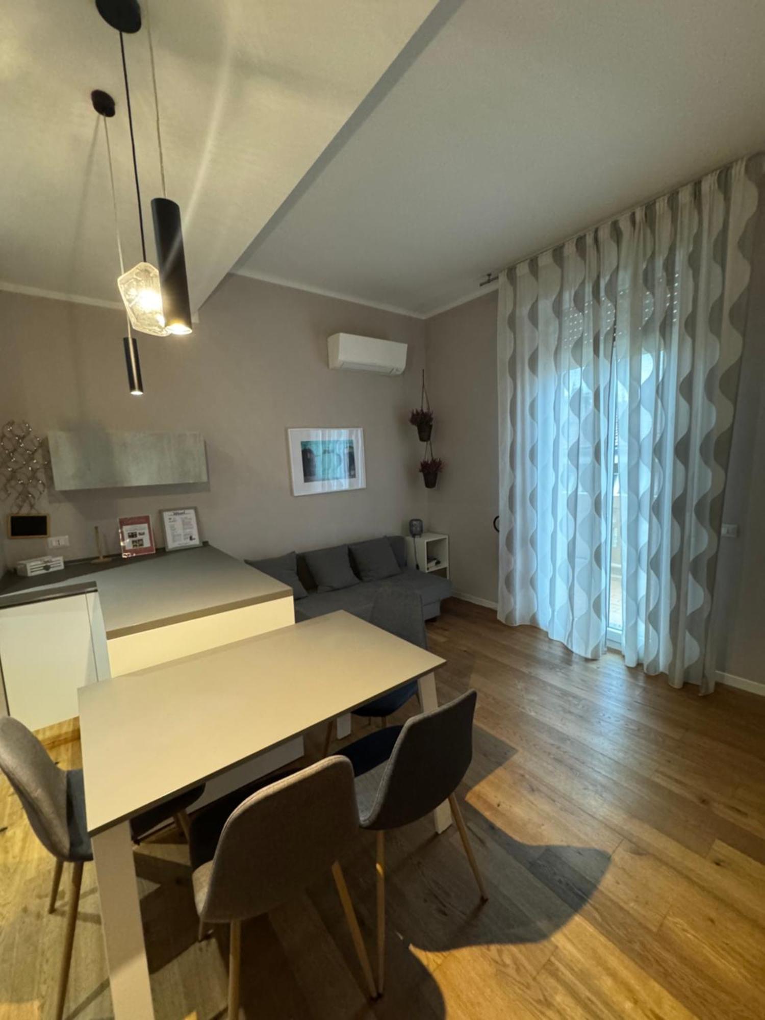 Central And Cosy Apartament ボローニャ エクステリア 写真